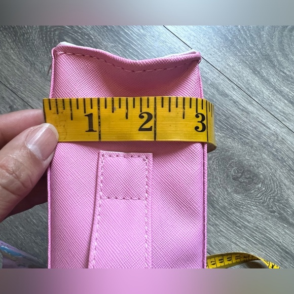 Wet n Wild x Disney’s Alice in Wonderland make-up bag. - Picture 9 of 9